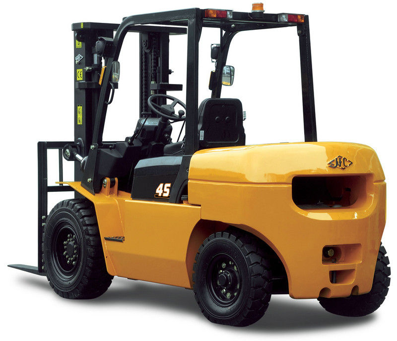 Nissan Engine Powered Diesel Internal Combustion Forklift Truck Moving Cargo