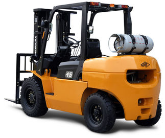 China Pneumatic Tire LPG Forklift Truck 5 Ton Counterbalance For Car / Factoryon sales